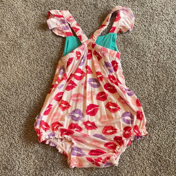 Posh Peanut Lola Ruffled Cap Sleeve Bubble Romper - Picture 3 of 6